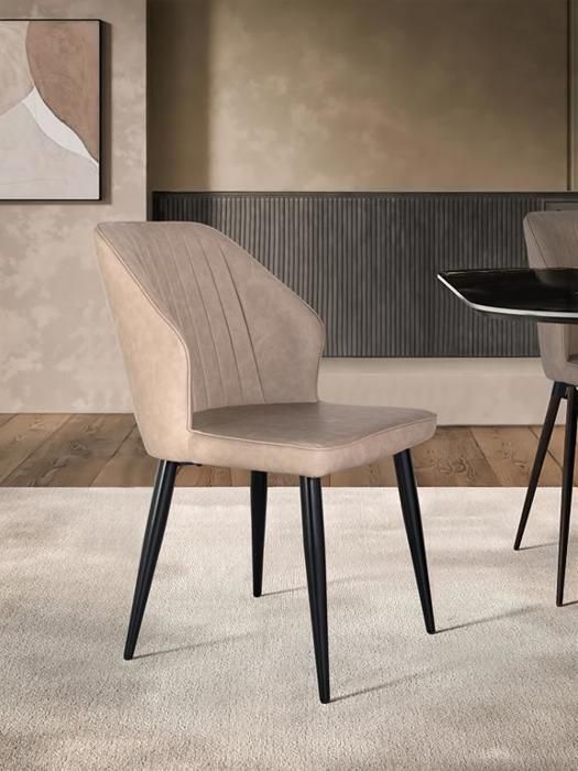 Chaises Tapissées - Giner y Colomer - Lot de 2 - PU Gris - Pieds Acier Noir Mat Chaises Tapissées - Giner y Colomer - Lot de 2 - PU Gris - Pieds Acier Noir Mat