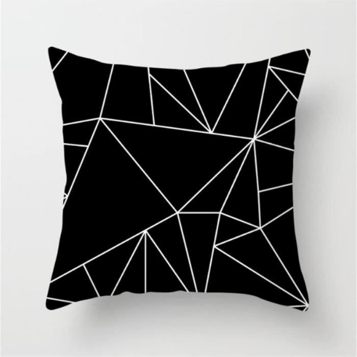 coussin noir et blanc
