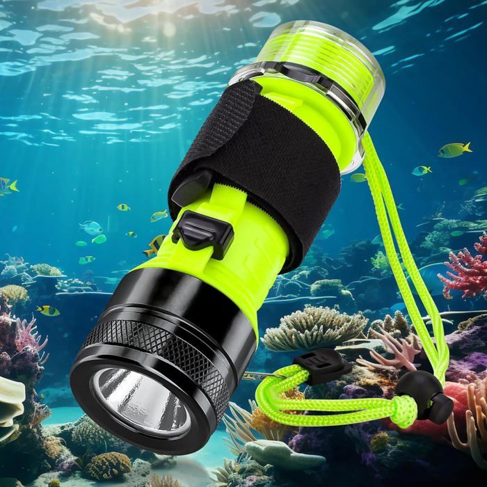 Lampe de plongée 1500 Lumen Lampe de Poche LED Rechargeable 3 Modes IPX8 Étanche Lampe sous Marine 80 m sous lea LAMPE DE PECHE