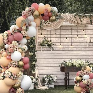 Kit arche de 70 ballons rose gold avec eucalyptus et roses - Vegaooparty