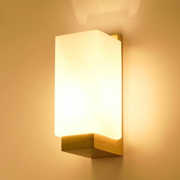 Applique murale en bois - Unbrand - Chêne naturel - Abat-jour en verre blanc - E27 220V - Dimensions 12x10x25 cm