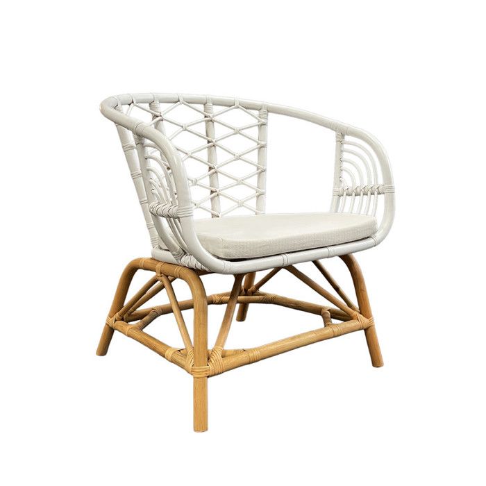Fauteuil arrondi en rotin tressé blanc et couleur naturelle – VIOLA Meubletmoi Fauteuil arrondi en rotin tressé blanc et couleur naturelle – VIOLA Meubletmoi