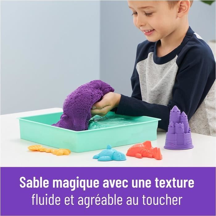 Kinetic Sand Bac à Sable Magique 454 G + 4 Accessoires – Sable Qui Ne Sèche Pas, Sculpte, Coupe, Moule – Activité Sensorielle Et Créative Dès 3 Ans, Coloris Aléatoire