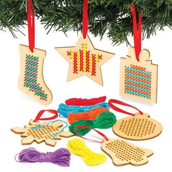 Kit De Decoration Noel Kits De Decorations De Noel En Bois Avec Point De Croix A Suspendre Que Les Enfants Pourront Exposer Pour Noel Lot De 6 Cdiscount Maison