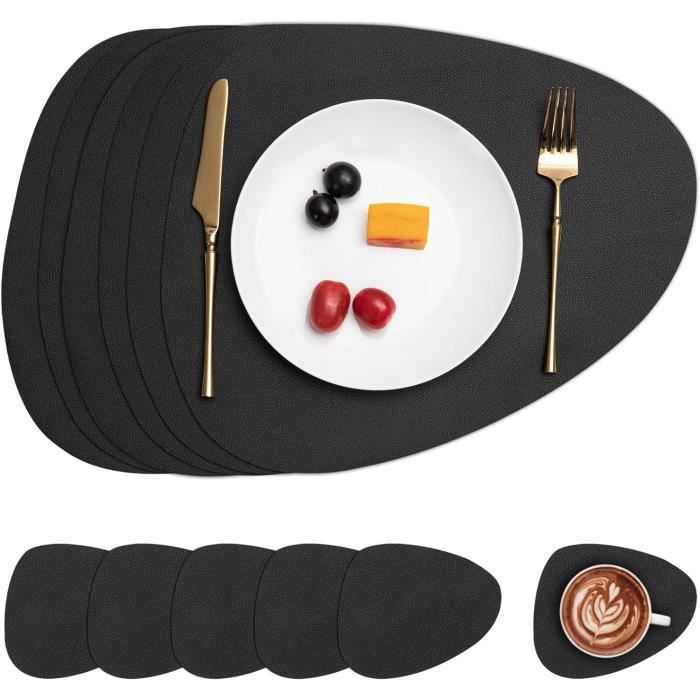 Lot De 18 Sets De Table En Simili Cuir Pierre MIQIO – 6 Sets (40x32 Cm), 6 Dessous De Verre, 6 Ronds De Serviette, Lavables, Couleur Cognac