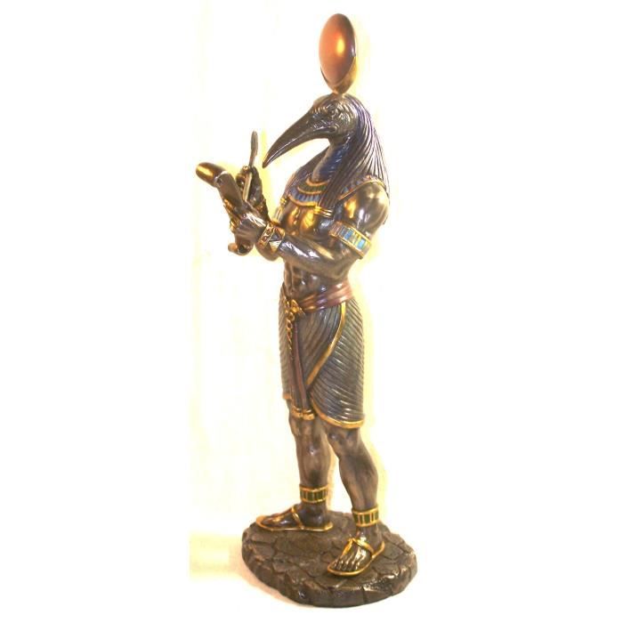 Le Pharaon égyptien Dieu Sphinx Statue En Marbre Dans La Nuit