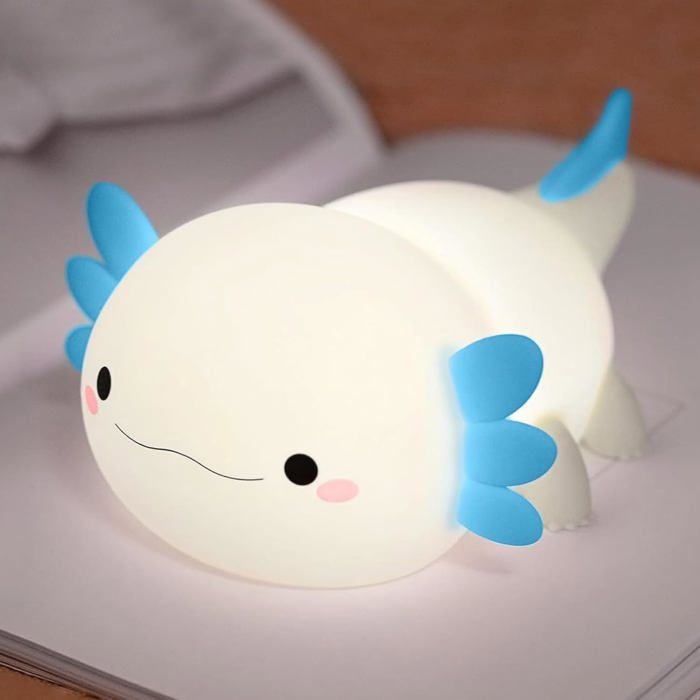 veilleuse axolotl bleu lampe chevet silicone sans BPA kawaii sourire adorable 2 niveaux 20min USB 1200mAh 3000K