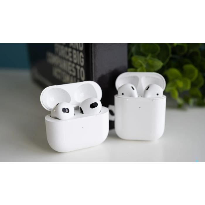Apple AirPods 3e génération avec boîtier MagSafe , In Ear True Wireless, résistant à la sueur et à l'eau, couleur blanche, intégré
