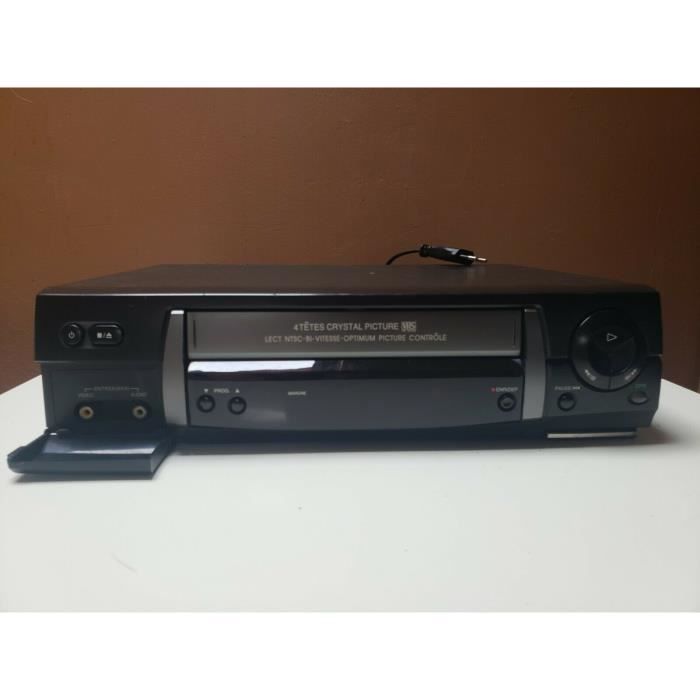 Ancien magnétoscope VHS GOLDSTAR ￼￼￼modèle GHV-3031LC Vendu en l'état pour  pièce