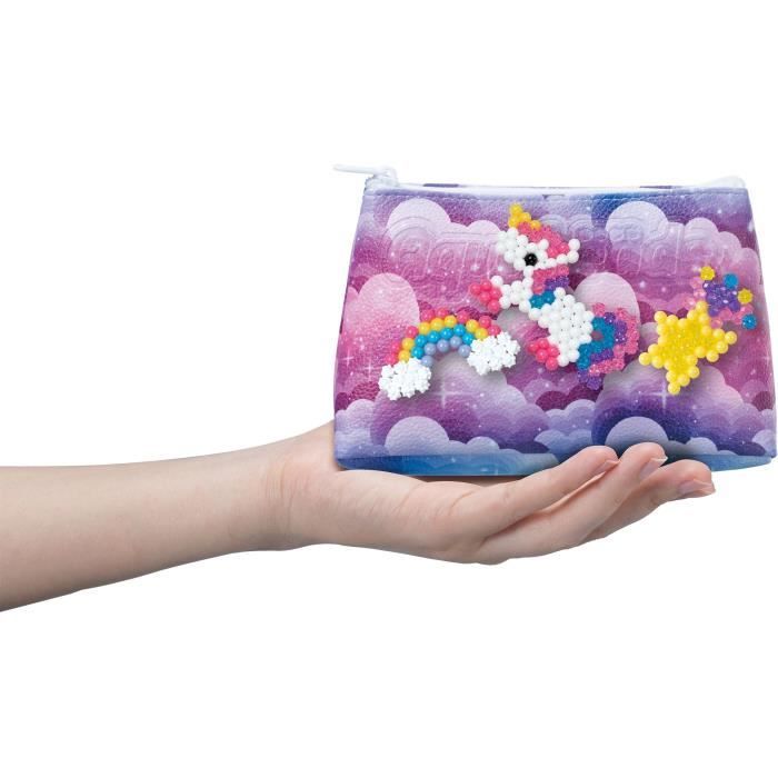 Aquabeads Trousse Monde Féérique - 500+ Perles - Licorne, Arc-en-ciel - Loisir Créatif Enfant 4 Ans - Bijoux à L'eau - Cadeau Fille