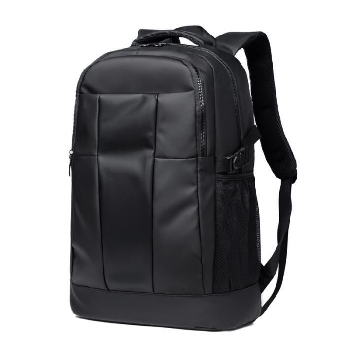 Essentiels De Plein Air Dans Un Sac à Dos De Randonnée Objet Isolé Fond