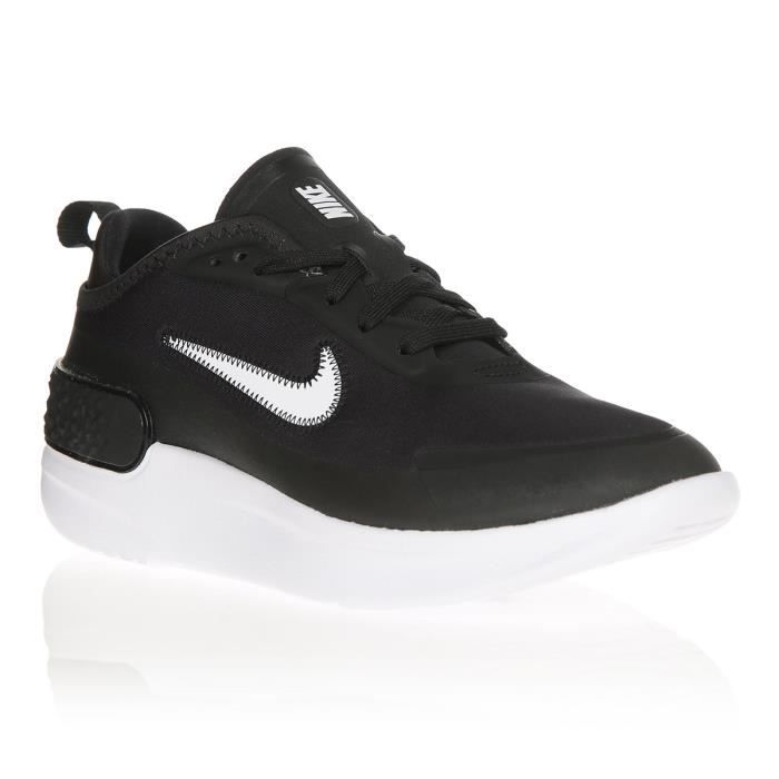 Basket NIKE noire et blanc