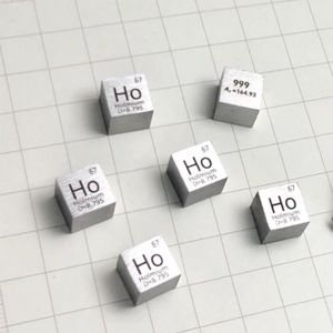 FIGURINE - PERSONNAGE Style Ho - Cube'élément en métal de 10mm de densit