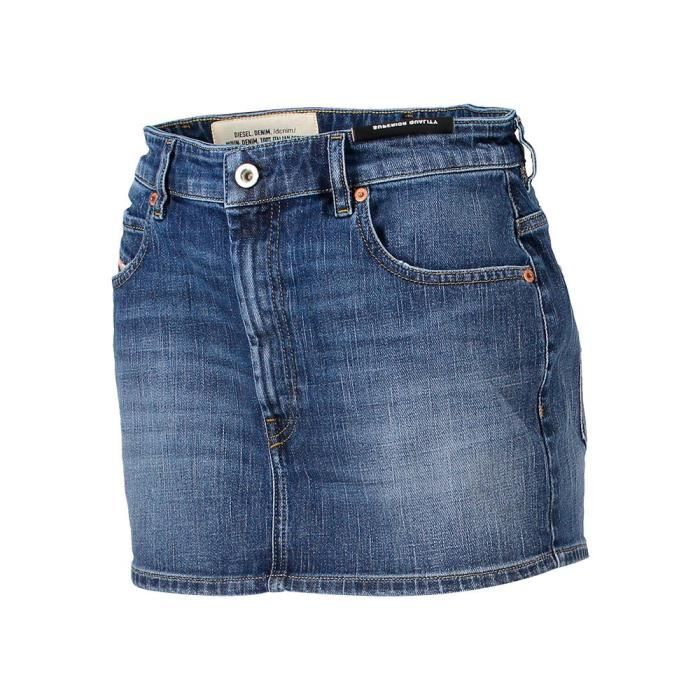 vêtements femme jupes diesel de eisy. cette jupe confectionnée en denim diesel signature arbore un délavage à la pierre classique. l