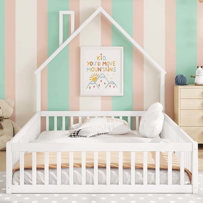 Lit enfant en forme de cabane - Motif cheminée - 140 x 190 cm - Sommier à lattes - Barrières de sécurité
