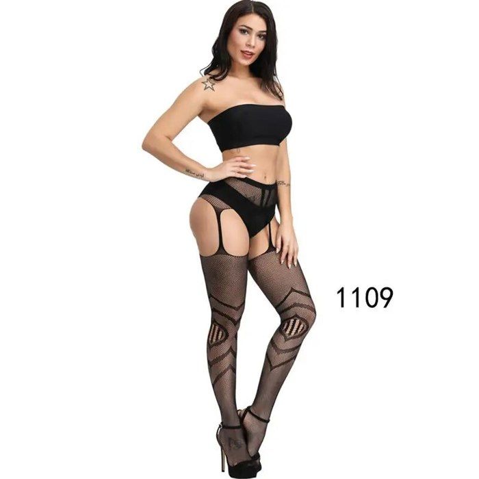 HOTSO - Ensemble Lingerie Sexy 3 Pièces - Babydoll Sans Bretelles, Résille, Dos Croisé - Dentelle Noire Ou Rouge - 11