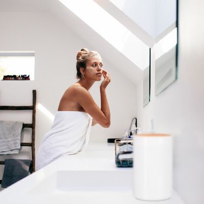 Poubelle Suspendue Wc Poubelle Salle De Bain 5l, Couvercle Oscillant En Bambou, Moderne, Plastique, 5,5L, H X D 26,5 X 18 Cm, Blanc, Relaxdays | Leroy Merlin Poubelle Wc Blanche