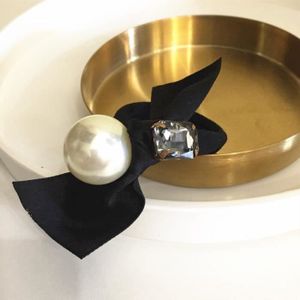 DIADÈME Serre tête élastique en alliage de Rose grande perle blanche fleur camélia corde de luxe fait à la Amber pearl 2 Amber pearl 2