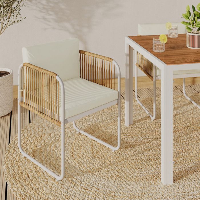 Lot de 4 chaises RIO structure métal blanc cordage effet rotin clair et coussins beiges Lot de 4 chaises RIO structure métal blanc cordage effet rotin clair et coussins beiges