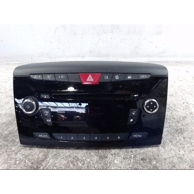 PIECES AUTO D'OCCASION - 735624986 - KIT D'INSTALLATION D'AUTORADIO - AUTORADIO LANCIA YPSILON 2003- - B1-458640