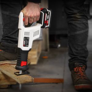 BLACK+DECKER Scie Sabre Sans Fil 18V BDCR18N-XJ - Puissante Et Ergonomique