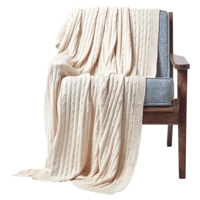Plaid en tricot 100% coton - HOMESCAPES - Beige - Maille torsadée - 150 x 200 cm Plaid en tricot 100% coton - HOMESCAPES - Beige - Maille torsadée - 150 x 200 cm
