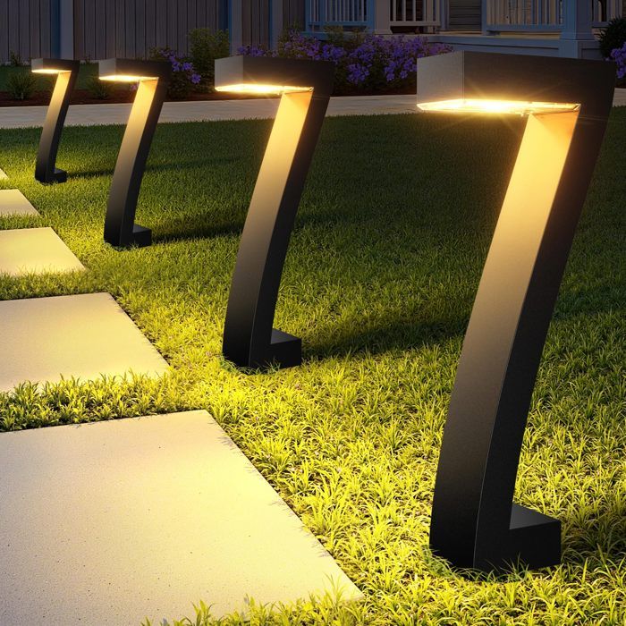 Lot de 4 lampes solaires dextérieur élégantes extrêmement lumineuses et étanches IP65 parfaites pour les pelouses