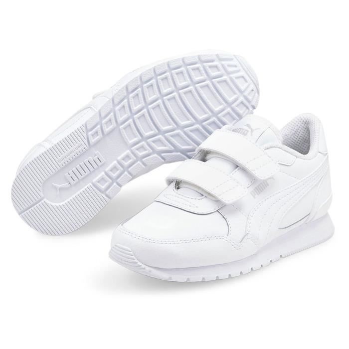 Puma Le confort rencontre le style dans les baskets en cuir ST Runner v3.La semelle intérieure coussinée et la semelle intercalaire moulé