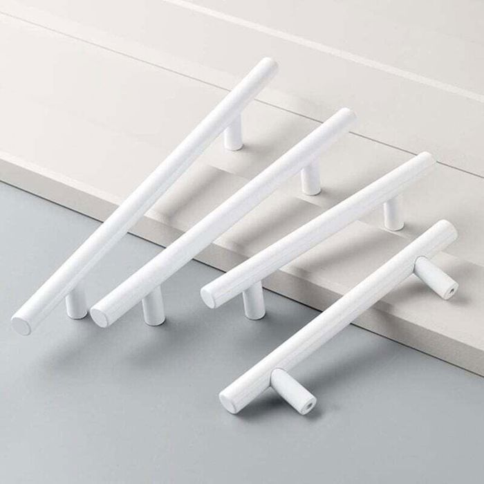 Poignée de meuble - ZOR® - Lot de 4 - Blanc - Ø12mm - Entraxe 96mm - Longueur 150mm - Hauteur 32mm - Aluminium Poignée de meuble - ZOR® - Lot de 4 - Blanc - Ø12mm - Entraxe 96mm - Longueur 150mm - Hauteur 32mm - Aluminium