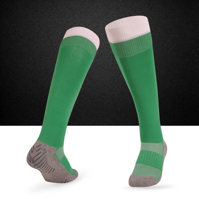 Comment porter des chaussettes à rayures horizontales bleu marine et