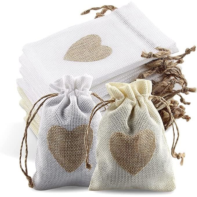 xjydncg 24pcs sachets en toile de jute pochettes avec cordon et motif de coeur, sac cadeau de bonbons, jute pochette baptême sac