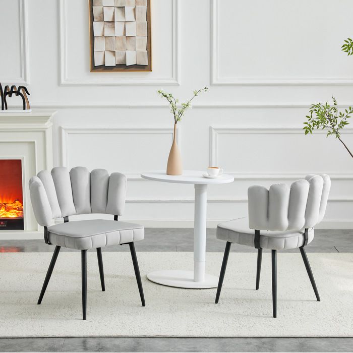 ROVRYN Lot de 2 chaises de salle a manger en velours gris clair avec dossier fleur et pieds en metal noir 80 cm