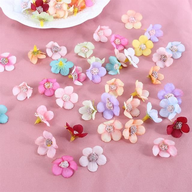MEJOSER 50PCS Roses Blanches Artificielles 7cm Tête De Fleur Pour Décoration Mariage Et Cheveux