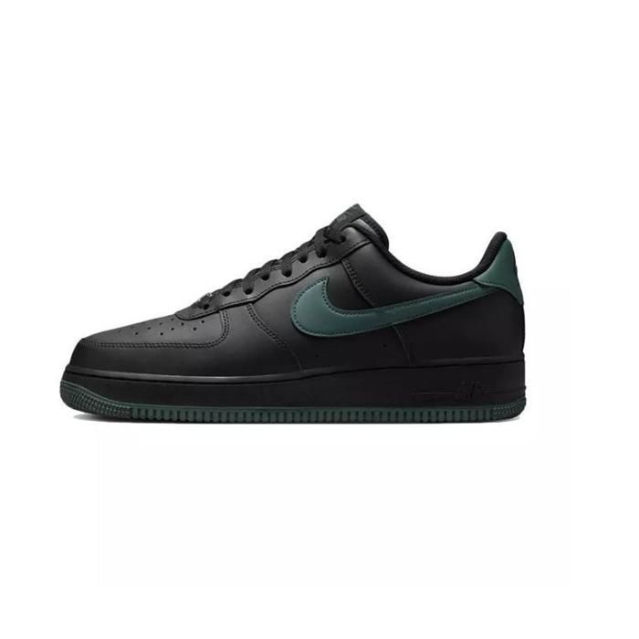 CHAUSSURES DE BASKET-BALL Nike AIR FORCE 1 07