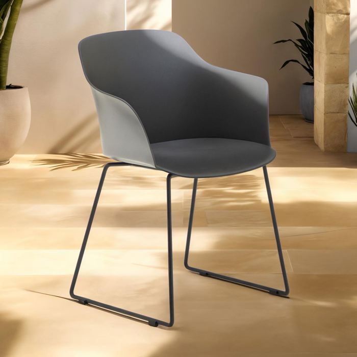 Lot de 4 chaises de jardin FORO fauteuil dextérieur en plastique blanc résistant aux UV et pieds en métal noir Lot de 4 chaises de jardin FORO fauteuil dextérieur en plastique blanc résistant aux UV et pieds en métal noir