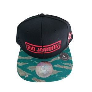 CASQUETTE Casquette Garcon Junior Jordan Noire et Rouge