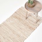 HOMESCAPES Tapis Chindi en chanvre à motif chevron gris et blanc - Horizon - 66 x 200 cm