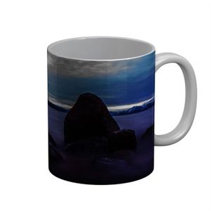 OBJET DÉCORATIF Mug Céramique Roches Émergent d'un Lac de Nuages Violets Paysage Nature