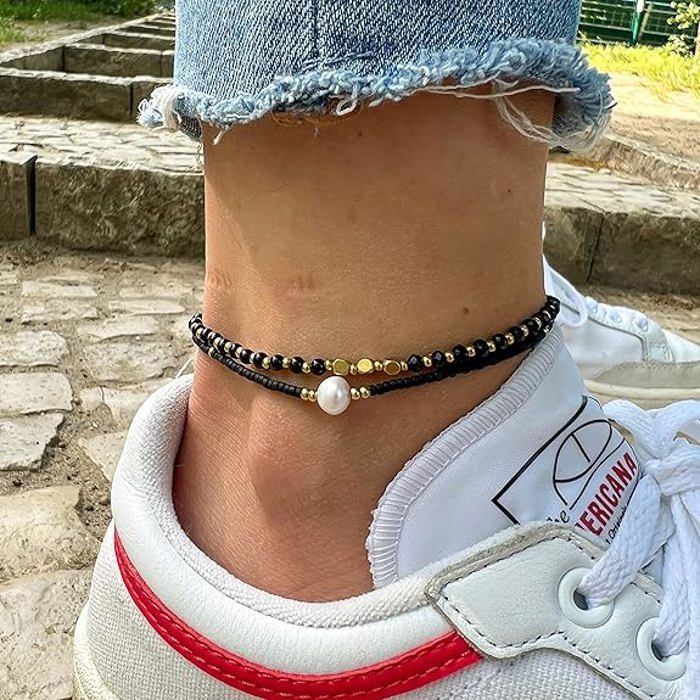 Bracelet de cheville en perles fait main pour femmes et filles style hippie de Goa multicolore.