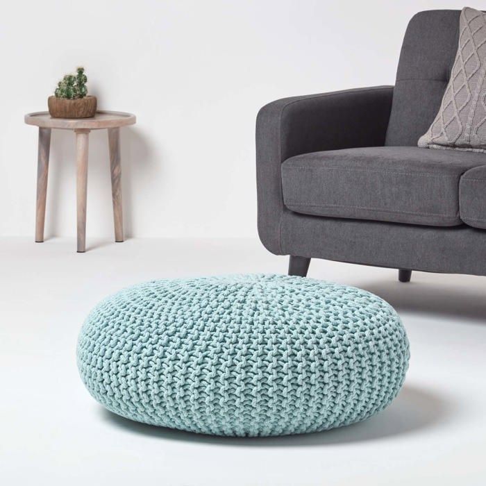 Pouf tressé en tricot et pieds en bois Bleu - Maison Pouf tressé en tricot et pieds en bois Bleu - Maison