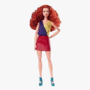 POUPÉE poupée mannequin looks, cheveux roux bouclés, tenu