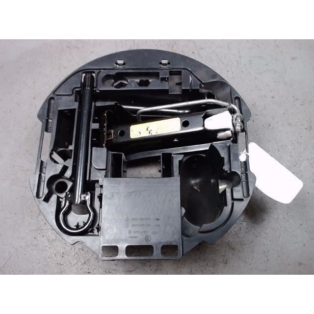 PIECES AUTO D'OCCASION - 8200386374 - CRIC RENAULT MODUS 2004-2007 - B2-450806