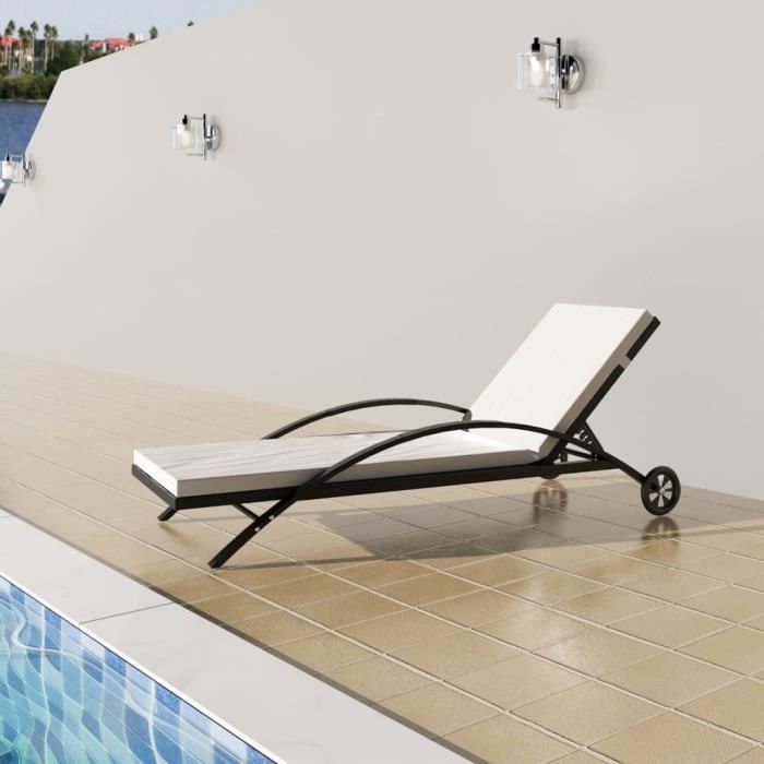 Chaise longue avec coussin 2 roues Noir Résine tressée