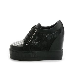 Baskets blanches ajourées effet dentelle à plateformes