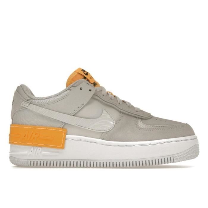 Nike Chaussure Nike Air Force 1 Shadow - Femme - Blanc / gris vaste / orange laser - Beige