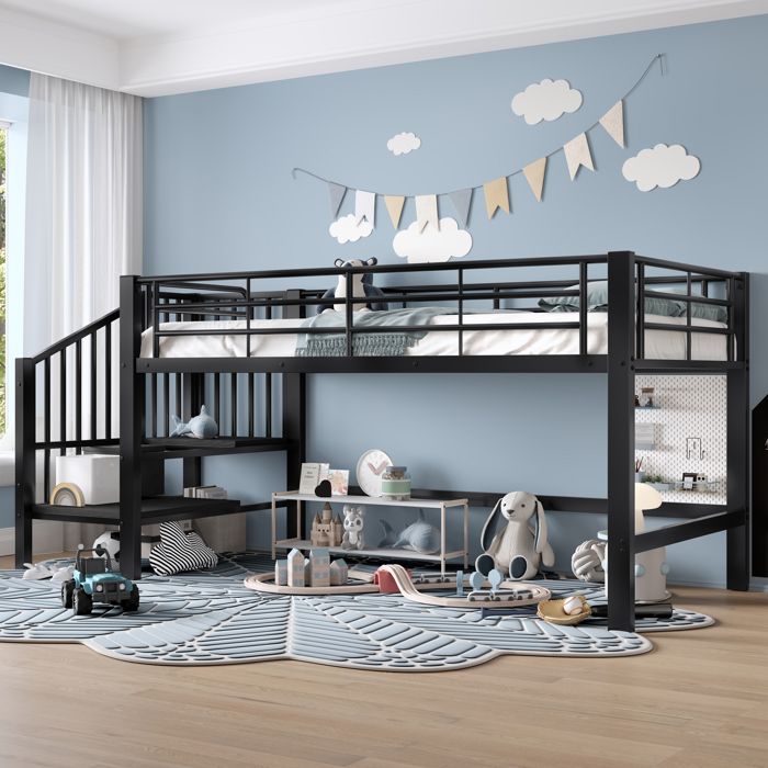 Lit mezzanine mi-haut 90×200cm avec un cadre métallique robuste et un escalier de rangement alliant sommeil et jeu noir.