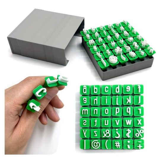 Rendu 3d Lettres minuscules et majuscules dorées | PSD Premium