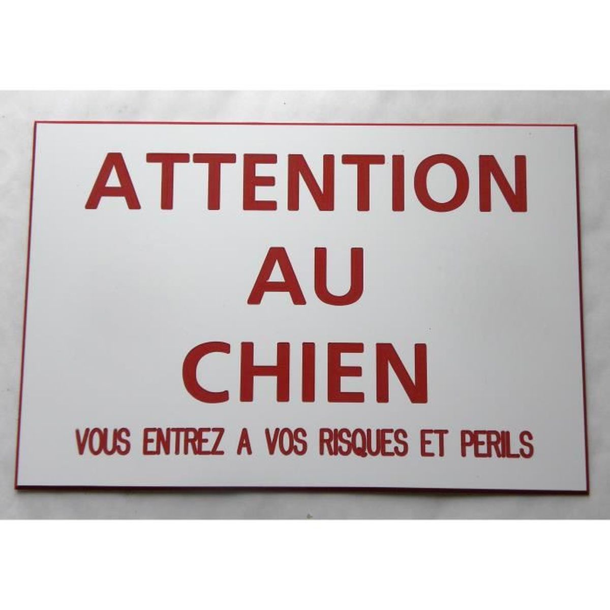 plaque gravée "ATTENTION AU CHIEN VOUS ENTREZ...RISQUES ET PERILS" 150 x 100 mm 