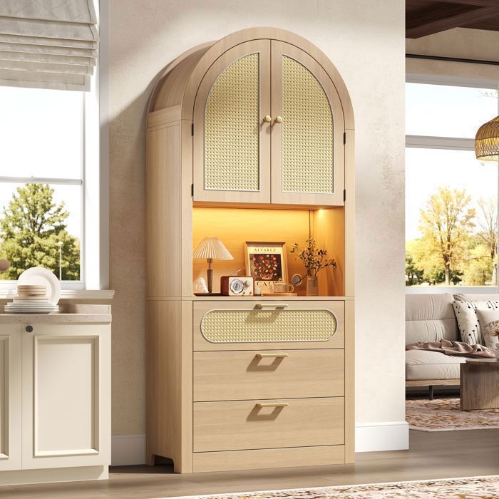 Buffet Vaisselier 180 cm Chêne Clair Portes Effet Cannage LED Réglable 3 Tiroirs et Niche d’Exposition Buffet Vaisselier 180 cm Chêne Clair Portes Effet Cannage LED Réglable 3 Tiroirs et Niche d’Exposition