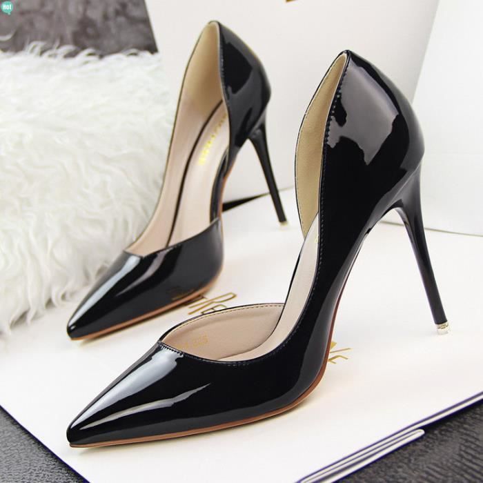 talon aiguille noir vernis
